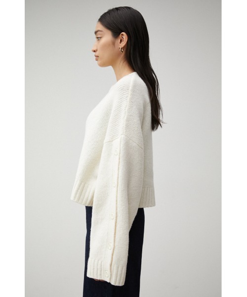 AZUL by moussy（アズールバイマウジー）の「2WAY BUTTON DESIGN SLEEVE KNIT/2WAYボタンデザインスリーブニット（ニット/セーター・レディース・オフホワイト/グレー/ネイビー・FREE）」の9枚目の写真
