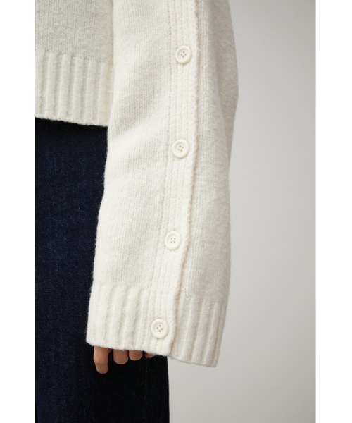 AZUL by moussy（アズールバイマウジー）の「2WAY BUTTON DESIGN SLEEVE KNIT/2WAYボタンデザインスリーブニット（ニット/セーター・レディース・オフホワイト/グレー/ネイビー・FREE）」の12枚目の写真