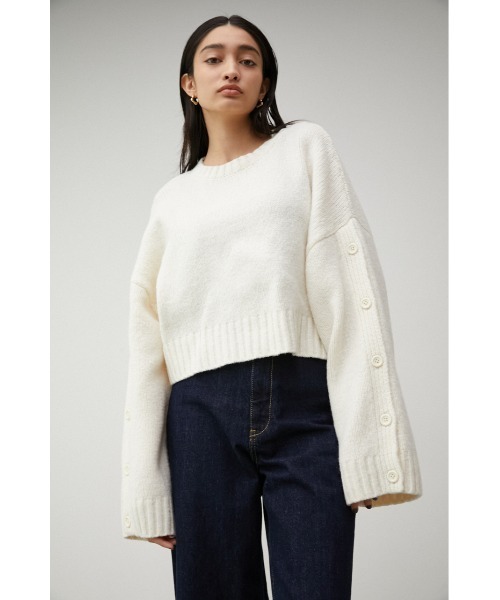 AZUL by moussy（アズールバイマウジー）の「2WAY BUTTON DESIGN SLEEVE KNIT/2WAYボタンデザインスリーブニット（ニット/セーター・レディース・オフホワイト/グレー/ネイビー・FREE）」の6枚目の写真