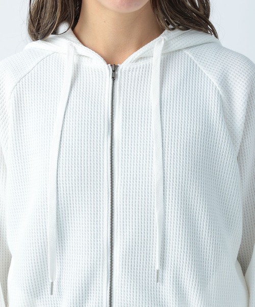 BAYFLOW（ベイフロー）の「ワッフルパーカー（パーカー・レディース・チャコール/グレイッシュベージュ/オフホワイト・FREE）」の18枚目の写真