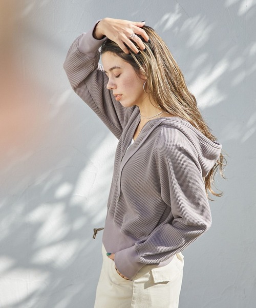 BAYFLOW（ベイフロー）の「ワッフルパーカー（パーカー・レディース・チャコール/グレイッシュベージュ/オフホワイト・FREE）」の5枚目の写真