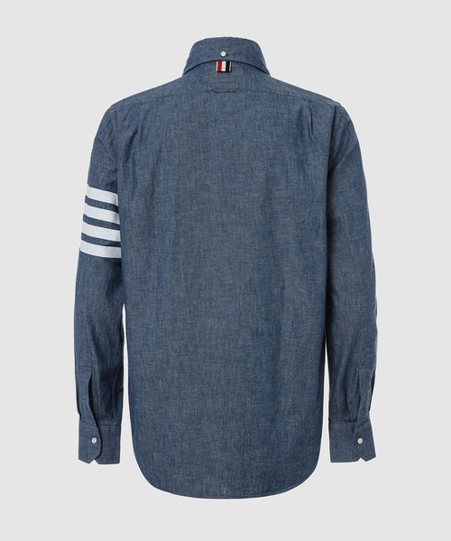 THOM BROWNE(トムブラウン)の「STRAIGHT FIT BUTTON-DOWN LONG SLEEVE SHIRT W/ PRINTED 4 BAR SLEEVE IN CHAMBRAY(シャツ/ブラウス・メンズ・ブルー・1/2)」の4枚目の写真