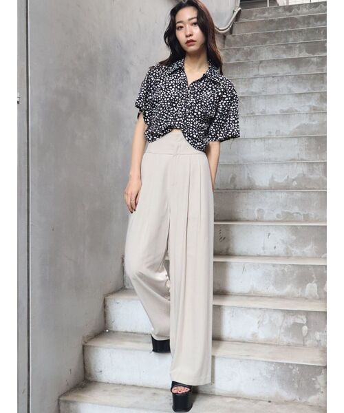 EMODA(エモダ)の「スーパーハイウエストワイドパンツ(その他パンツ・レディース・ブラック/その他/ベージュ・SMALL/MEDIUM)」の9枚目の写真