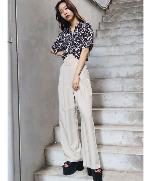 EMODA(エモダ)の「スーパーハイウエストワイドパンツ(その他パンツ・レディース・ブラック/その他/ベージュ・SMALL/MEDIUM)」の11枚目の写真