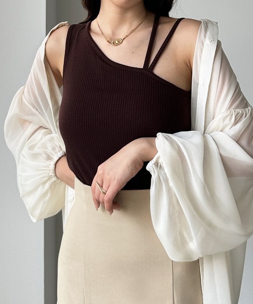 Louere（ルエレ）の「【取り外し可能パット付き】アシメショルダータンクトップ（タンクトップ・レディース・ブラック/ライトベージュ/ライトブラウン/ブラウン/ホワイト・MEDIUM/LARGE）」の3枚目の写真