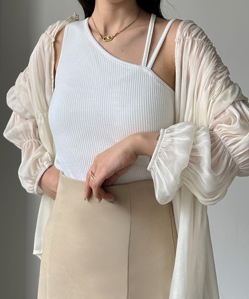 Louere（ルエレ）の「【取り外し可能パット付き】アシメショルダータンクトップ（タンクトップ・レディース・ブラック/ライトベージュ/ライトブラウン/ブラウン/ホワイト・MEDIUM/LARGE）」の2枚目の写真