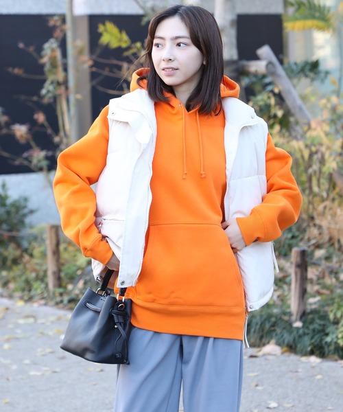 United Athle（ユナイテッドアスレ）の「しっかり厚手、ふんわり柔らか！【United Athle】T/C sweat pull over hoodie / スウェット プルオーバー パーカー 裏起毛 5618（パーカー・メンズ・サンドベージュ/ヘザーグレー/グリーン/ブラック/ダークブラウン/ネイビー/オリーブ/パープル/レッド/ホワイト/アッシュ/バーガンディー/ロイヤルブルー/オレンジ/ダークグレー/スミクロ/スモーキーグリーン系/ナチュラル/インディゴブルー・M/XL/L/S/XXL）」の19枚目の写真