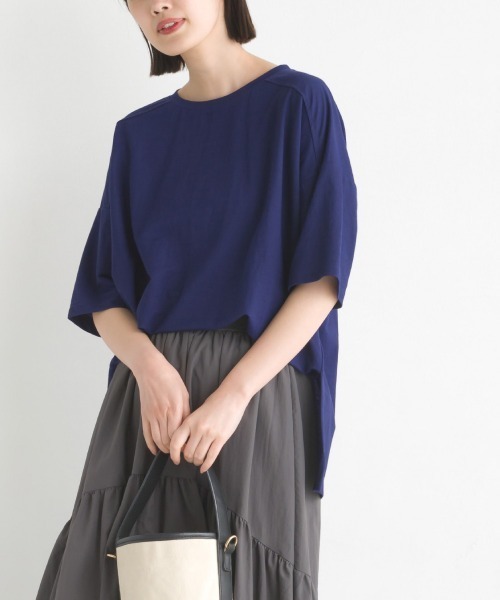 OMNES（オムネス）の「接触冷感オーバーサイズ半袖プルオーバー（Tシャツ/カットソー・レディース・ホワイト/ブルー/ブラック/モカ/イエロー/チャコールグレー/ホワイト系その他/ブラック×ホワイト/ブラウン/グリーン/キャメル/ネイビー/グレー/ラベンダー・FREE）」の10枚目の写真