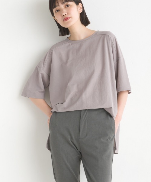 OMNES（オムネス）の「接触冷感オーバーサイズ半袖プルオーバー（Tシャツ/カットソー・レディース・ホワイト/ブルー/ブラック/モカ/イエロー/チャコールグレー/ホワイト系その他/ブラック×ホワイト/ブラウン/グリーン/キャメル/ネイビー/グレー/ラベンダー・FREE）」の6枚目の写真