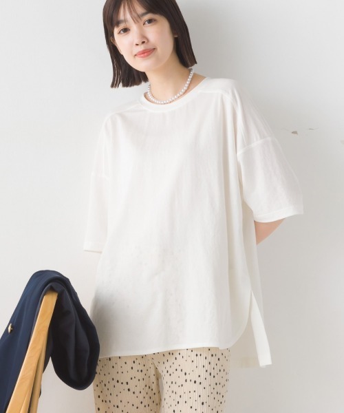 OMNES（オムネス）の「接触冷感オーバーサイズ半袖プルオーバー（Tシャツ/カットソー・レディース・ホワイト/ブルー/ブラック/モカ/イエロー/チャコールグレー/ホワイト系その他/ブラック×ホワイト/ブラウン/グリーン/キャメル/ネイビー/グレー/ラベンダー・FREE）」の2枚目の写真