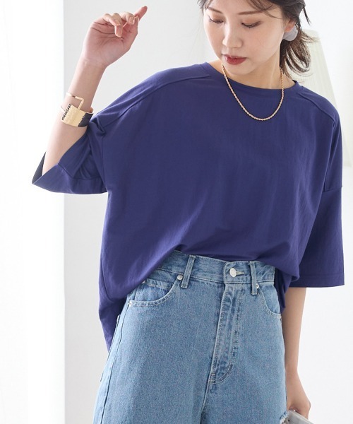 OMNES（オムネス）の「接触冷感オーバーサイズ半袖プルオーバー（Tシャツ/カットソー・レディース・ホワイト/ブルー/ブラック/モカ/イエロー/チャコールグレー/ホワイト系その他/ブラック×ホワイト/ブラウン/グリーン/キャメル/ネイビー/グレー/ラベンダー・FREE）」の11枚目の写真