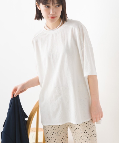 OMNES（オムネス）の「接触冷感オーバーサイズ半袖プルオーバー（Tシャツ/カットソー・レディース・ホワイト/ブルー/ブラック/モカ/イエロー/チャコールグレー/ホワイト系その他/ブラック×ホワイト/ブラウン/グリーン/キャメル/ネイビー/グレー/ラベンダー・FREE）」の21枚目の写真