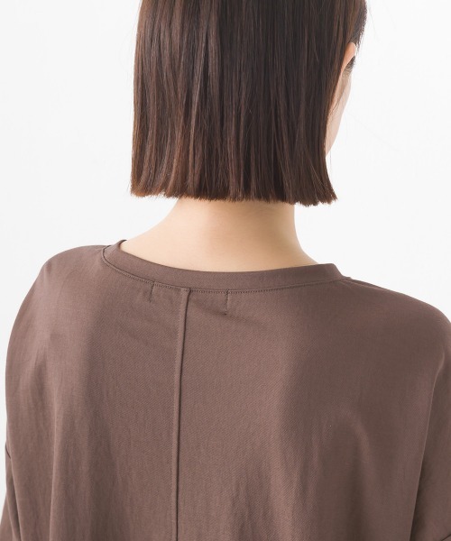 OMNES（オムネス）の「接触冷感オーバーサイズ半袖プルオーバー（Tシャツ/カットソー・レディース・ホワイト/ブルー/ブラック/モカ/イエロー/チャコールグレー/ホワイト系その他/ブラック×ホワイト/ブラウン/グリーン/キャメル/ネイビー/グレー/ラベンダー・FREE）」の16枚目の写真