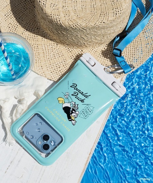 Hamee（ハミィ）の「各種スマートフォン対応 ディズニーキャラクター/DIVAID フローティング防水ケース ワイドサイズ ショルダーストラップ（スマホケース/カバー・レディース・イエロー/ホワイト×ブラック/ホワイト系その他/ブルーグリーン/ホワイト系その他2/ブルー系その他2/ホワイト×レッド/ラベンダー・FREE）」の6枚目の写真