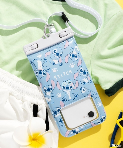 Hamee（ハミィ）の「各種スマートフォン対応 ディズニーキャラクター/DIVAID フローティング防水ケース ワイドサイズ ショルダーストラップ（スマホケース/カバー・レディース・イエロー/ホワイト×ブラック/ホワイト系その他/ブルーグリーン/ホワイト系その他2/ブルー系その他2/ホワイト×レッド/ラベンダー・FREE）」の7枚目の写真