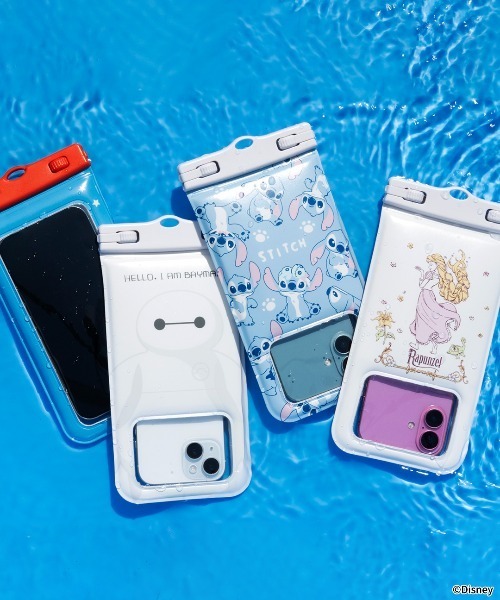 Hamee（ハミィ）の「各種スマートフォン対応 ディズニーキャラクター/DIVAID フローティング防水ケース ワイドサイズ ショルダーストラップ（スマホケース/カバー・レディース・イエロー/ホワイト×ブラック/ホワイト系その他/ブルーグリーン/ホワイト系その他2/ブルー系その他2/ホワイト×レッド/ラベンダー・FREE）」の22枚目の写真