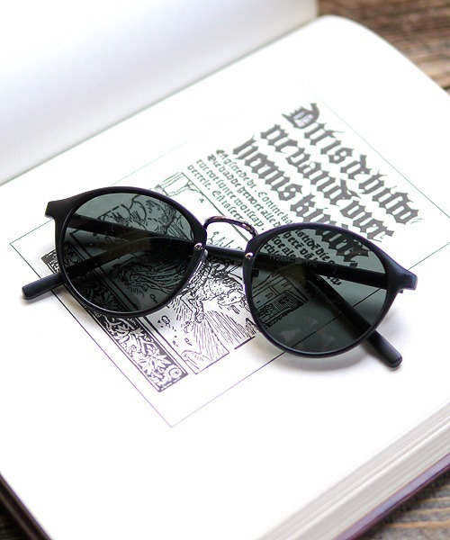 Revo.（レボ）の「＜AGNES＞BOSTON  MAT FLAME COLOR LENS SUNGLASSES / 'アニエス' ボストン マットフレーム サングラス カラーレンズ  UVカット【ケース付き】（サングラス・メンズ・ブラック/ライトグリーン/グリーン系その他/グリーン/ライトブルー・FREE）」の5枚目の写真