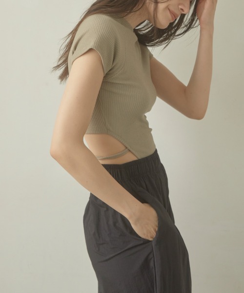 ACYM(アシーム)の「Side strap mini トップス(Tシャツ/カットソー・レディース・ブラック/カーキ/アイボリー・FREE)」の12枚目の写真