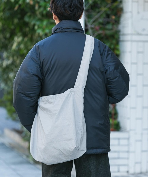 URBAN RESEARCH DOORS（アーバンリサーチドアーズ）の「『WEB限定カラー』ナイロンマーケットショルダー（ショルダーバッグ・メンズ・オレンジ系その他/ベージュ/ブラック/チャコールグレー/ネイビー/グレー・-）」の8枚目の写真