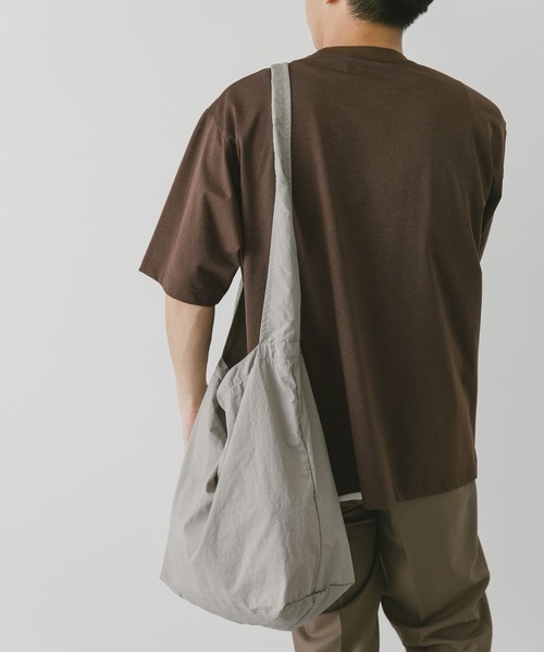 URBAN RESEARCH DOORS（アーバンリサーチドアーズ）の「『WEB限定カラー』ナイロンマーケットショルダー（ショルダーバッグ・メンズ・オレンジ系その他/ベージュ/ブラック/チャコールグレー/ネイビー/グレー・-）」の14枚目の写真