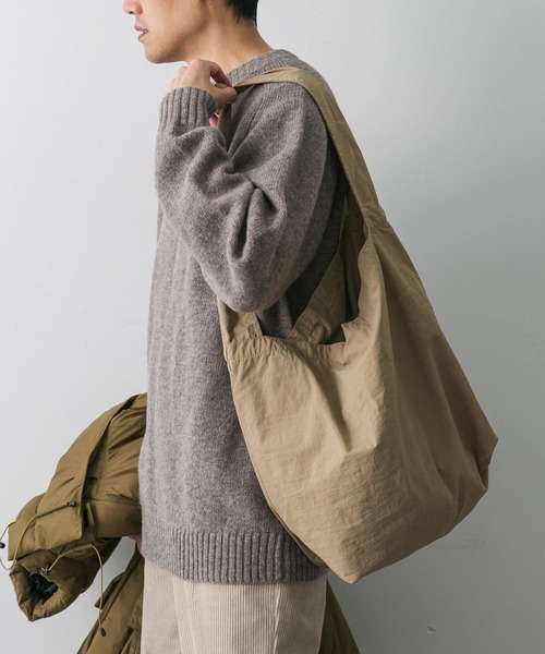 URBAN RESEARCH DOORS（アーバンリサーチドアーズ）の「『WEB限定カラー』ナイロンマーケットショルダー（ショルダーバッグ・メンズ・オレンジ系その他/ベージュ/ブラック/チャコールグレー/ネイビー/グレー・-）」の15枚目の写真