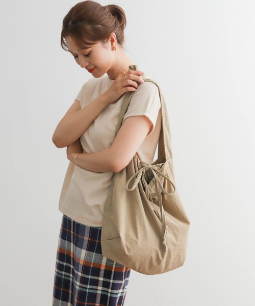 URBAN RESEARCH DOORS（アーバンリサーチドアーズ）の「『WEB限定カラー』ナイロンマーケットショルダー（ショルダーバッグ・メンズ・オレンジ系その他/ベージュ/ブラック/チャコールグレー/ネイビー/グレー・-）」の19枚目の写真