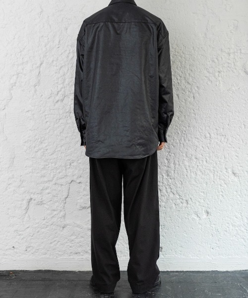 Enharmonic TAVERN（エンハーモニックタヴァーン）の「Leatherlike satin shirt（シャツ/ブラウス・メンズ・ホワイト/ブラック・44/46/48）」の7枚目の写真