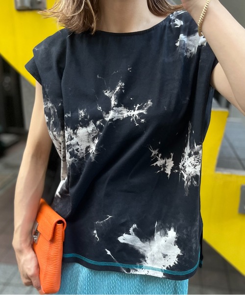 mi via loca（ミヴィアロカ）の「タイダイ配色ステッチ タックデザインTシャツ（Tシャツ/カットソー・レディース・ブラウン/ブラック・FREE）」の6枚目の写真