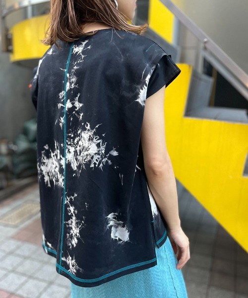 mi via loca（ミヴィアロカ）の「タイダイ配色ステッチ タックデザインTシャツ（Tシャツ/カットソー・レディース・ブラウン/ブラック・FREE）」の4枚目の写真