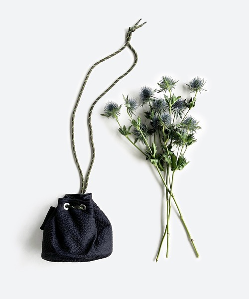 haco!(ハコ)の「haco!×NOKI 花をまとうコラボシリーズ【エリンジューム】巾着バッグ(ショルダーバッグ・レディース・ブラック/グレー・ONE SIZE)」の21枚目の写真
