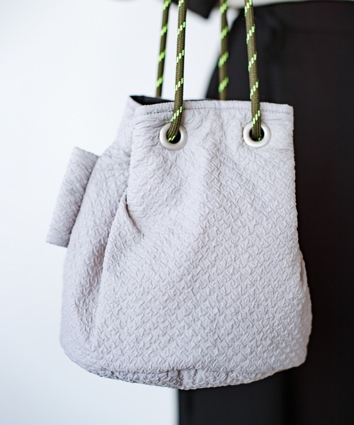 haco!(ハコ)の「haco!×NOKI 花をまとうコラボシリーズ【エリンジューム】巾着バッグ(ショルダーバッグ・レディース・ブラック/グレー・ONE SIZE)」の19枚目の写真