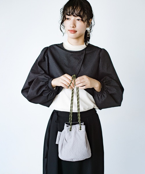 haco!(ハコ)の「haco!×NOKI 花をまとうコラボシリーズ【エリンジューム】巾着バッグ(ショルダーバッグ・レディース・ブラック/グレー・ONE SIZE)」の13枚目の写真