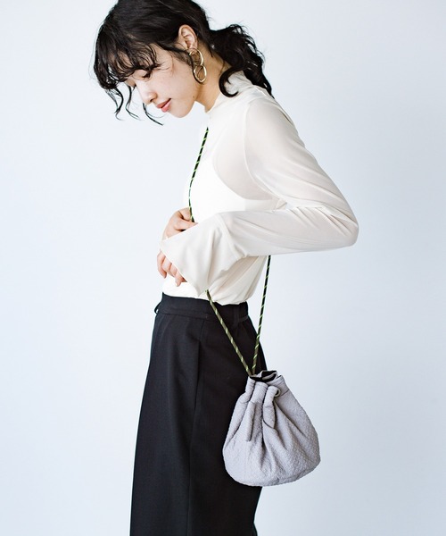 haco!(ハコ)の「haco!×NOKI 花をまとうコラボシリーズ【エリンジューム】巾着バッグ(ショルダーバッグ・レディース・ブラック/グレー・ONE SIZE)」の15枚目の写真