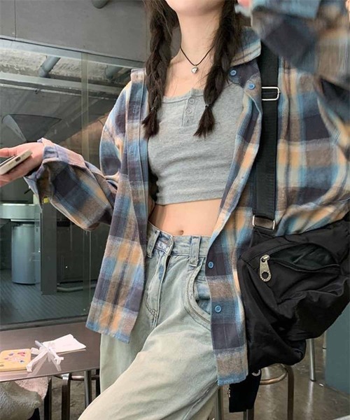 NANEA（ナネア）の「微起毛ドロップショルダーチェックシャツ（シャツ/ブラウス・レディース・ブルー・SMALL/MEDIUM/LARGE/X-LARGE）」の3枚目の写真