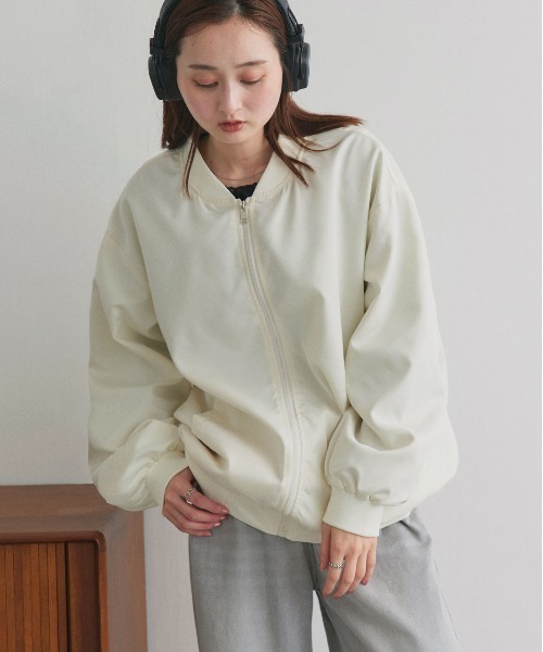 ad thie(アドティエ)の「ライトウェイト オーバーシルエットブルゾン(ブルゾン・レディース・アイボリー/ブラック/カーキ/ベージュ/ブルー/ボルドー・FREE)」の14枚目の写真