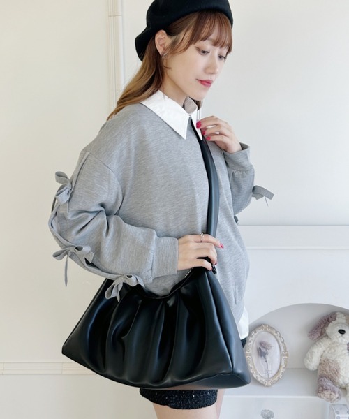 Loueme(ルエム)の「【2WAY】ギャザーフェイクレザーショルダーバッグ(ショルダーバッグ・レディース・アイボリー/ブラック・FREE)」の9枚目の写真