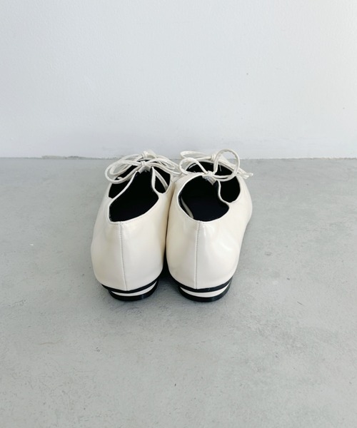 Loueme（ルエム）の「ダブルリボンポインテッドトゥパンプス（パンプス・レディース・アイボリー/シルバー/ブラック・24.5cm/23.5cm）」の11枚目の写真