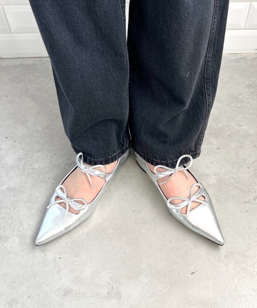 Loueme（ルエム）の「ダブルリボンポインテッドトゥパンプス（パンプス・レディース・アイボリー/シルバー/ブラック・24.5cm/23.5cm）」の17枚目の写真