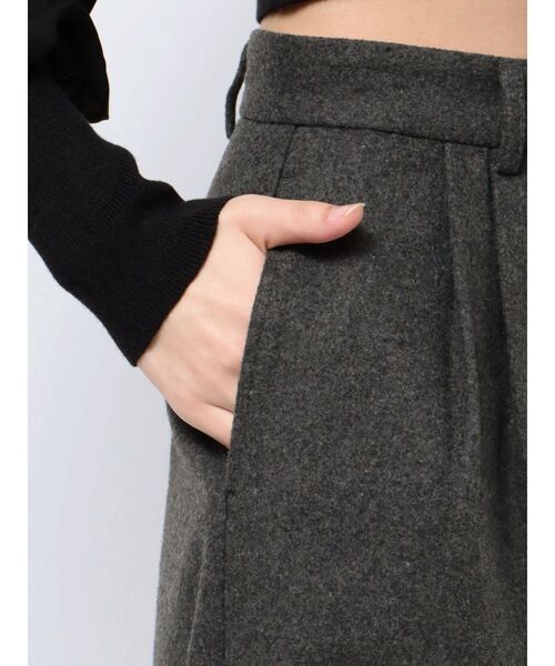 MURUA(ムルーア)の「ウールライクタックワイドパンツ(スラックス・レディース・ブラック/ダークグレー・2/1)」の17枚目の写真