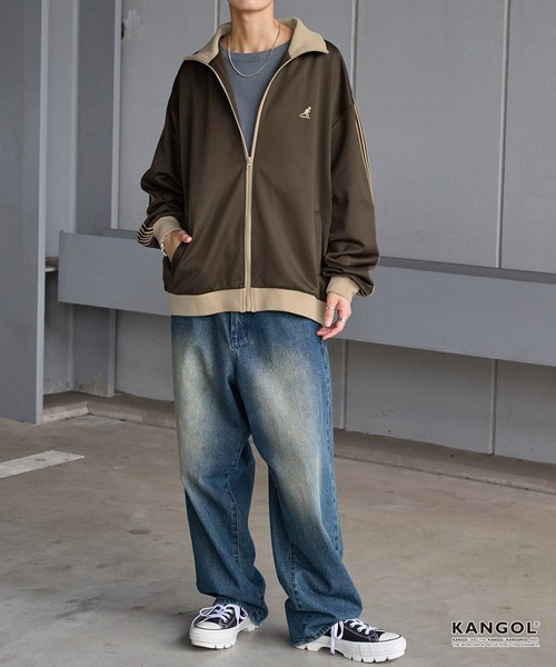 KANGOL（カンゴール）の「KANGOL/カンゴール 別注 ロゴ刺繍 サイドライン トラックジャケット（ジャージ・メンズ・グレイッシュベージュ/ネイビー/ライトグレー/オフホワイト/ブラック/ブラウン・L/M）」の11枚目の写真