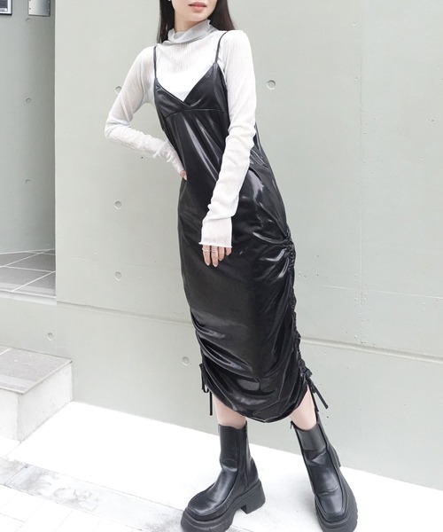 CORNERS(コーナーズ)の「メタリックドロストキャミワンピース(ワンピース・レディース・シルバー/ブラック・M)」の5枚目の写真