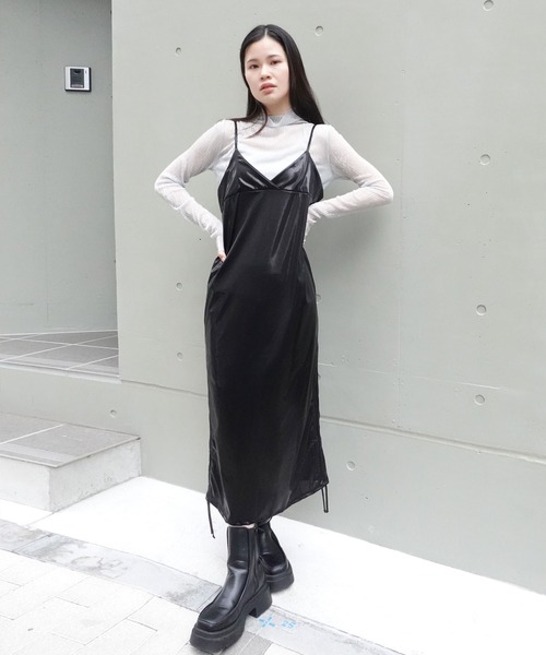 CORNERS(コーナーズ)の「メタリックドロストキャミワンピース(ワンピース・レディース・シルバー/ブラック・M)」の6枚目の写真