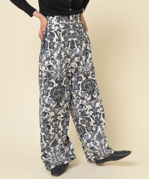 RNA-N（アールエヌエーエヌ）の「R4196 ダマスクプリントワイドパンツ（その他パンツ・レディース・スミクロ/オフホワイト/キナリ・MEDIUM）」の2枚目の写真