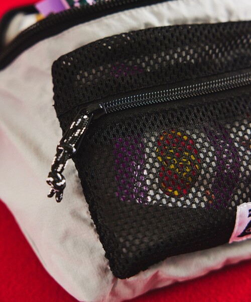 POLeR（ポーラー）の「POLeR × FREAK'S STORE/ポーラー × フリークスストア 別注 STUFFABLE FANNY PACK / スタッファブルファニーパック（ショルダーバッグ・レディース・ブラック/グレー/ベージュ・ONE SIZE）」の17枚目の写真