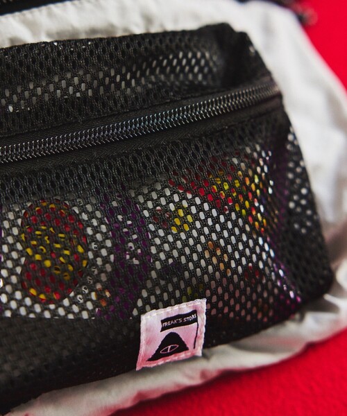 POLeR（ポーラー）の「POLeR × FREAK'S STORE/ポーラー × フリークスストア 別注 STUFFABLE FANNY PACK / スタッファブルファニーパック（ショルダーバッグ・レディース・ブラック/グレー/ベージュ・ONE SIZE）」の18枚目の写真