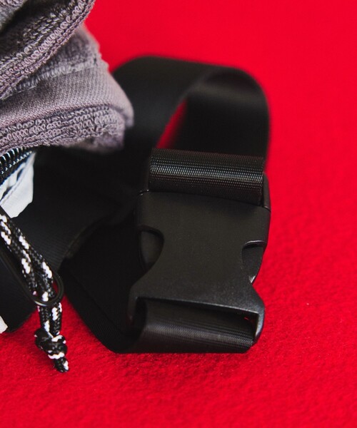 POLeR（ポーラー）の「POLeR × FREAK'S STORE/ポーラー × フリークスストア 別注 STUFFABLE FANNY PACK / スタッファブルファニーパック（ショルダーバッグ・レディース・ブラック/グレー/ベージュ・ONE SIZE）」の19枚目の写真