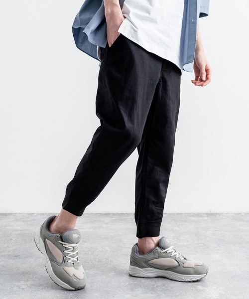 Rocky Monroe(ロッキーモンロー)の「コットンリネン イージークロップドジョガーパンツ 別注ワンマイルウェア(その他パンツ・メンズ・ネイビー/チャコール/ブラック/グレー/カーキ/ブルーグレー/ベージュ/ホワイト/ブラウン・S/XXL/LL/L/M)」の1枚目の写真