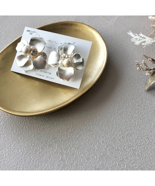 tone(トーン)の「【S.coeuf】【S.coeuf】金属アレルギー対応イヤリング コットンパールメタルフラワー(MA)(イヤリング・レディース・ゴールド/ゴールド系その他/シルバー系その他・FREE)」の8枚目の写真