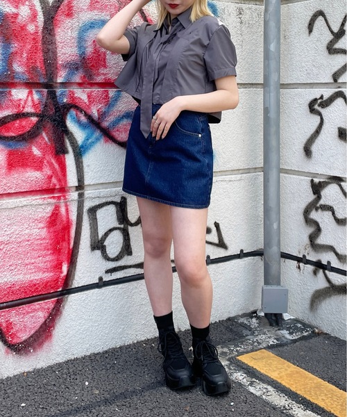 one way(ワンウェイ)の「ネクタイ付き肩あき半袖ショートシャツ(シャツ/ブラウス・レディース・ブラック×ホワイト/ブラック×グレー/チャコールグレー/ホワイト/ブルー系その他・FREE)」の20枚目の写真