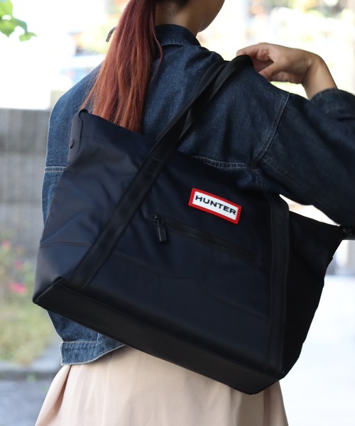 HUNTER（ハンター）の「【HUNTER/ハンター】NYLON MIDI TOPCLIP TOTE / ナイロン ミディ トップクリップ トートバッグ（トートバッグ・メンズ・ブラック・ONESIZE）」の4枚目の写真